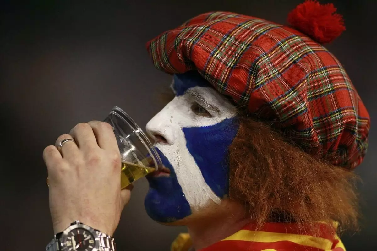 К ЕВРО готовы: шотландские болельщики выпили все пиво в одном из баров Мюнхена