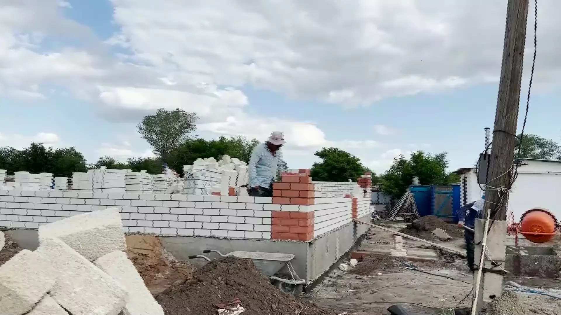 Пострадавших от паводка жителей села Актюбинской области начали заселять в новые дома
