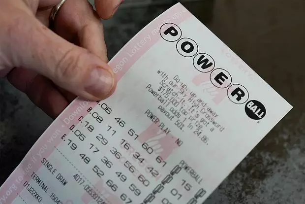 Муж и жена выиграли рекордные 74 миллиарда рублей в лотерею