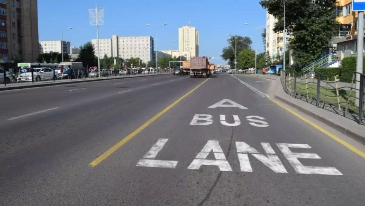 Астанада көліктерге автобус жолағымен жүруге рұқсат берілді