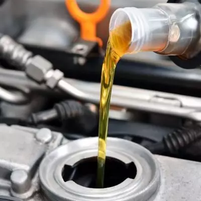 Почему масло в двигателе может вспениться после доливки: советы от экспертов