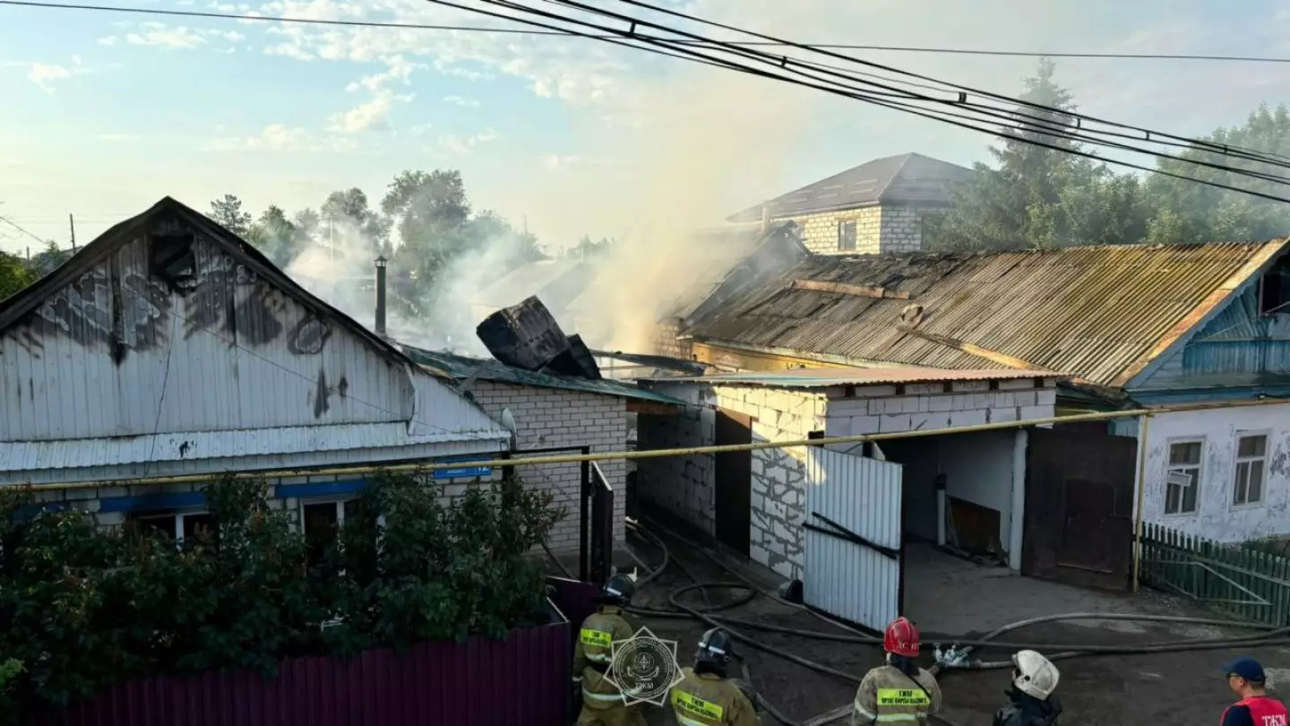 Пожар в Актобе: пенсионер в больнице с серьёзными ожогами