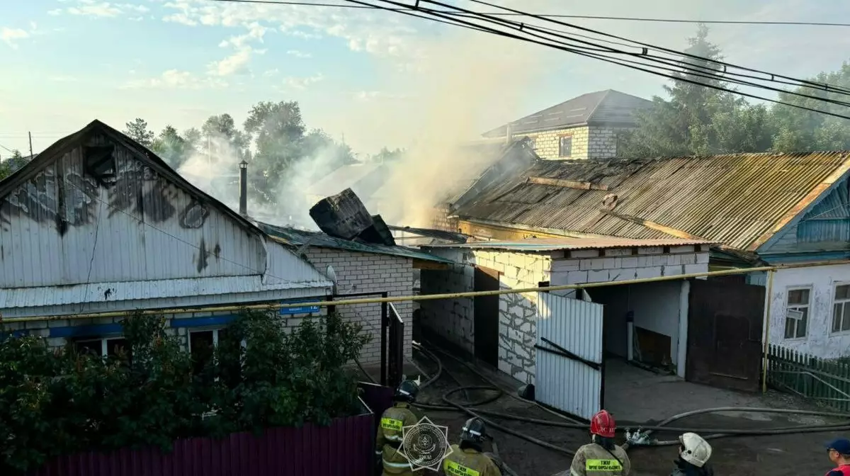 Два частных дома загорелись в Актобе