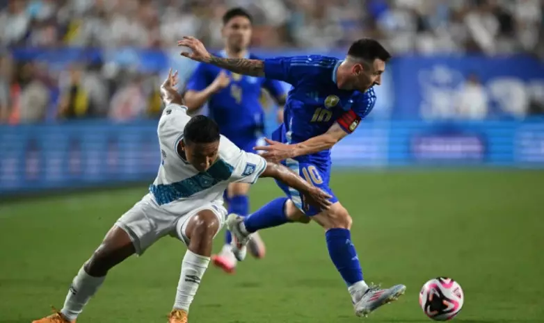 Матч Аргентины завершился камбеком благодаря дублям Месси и Лаутаро