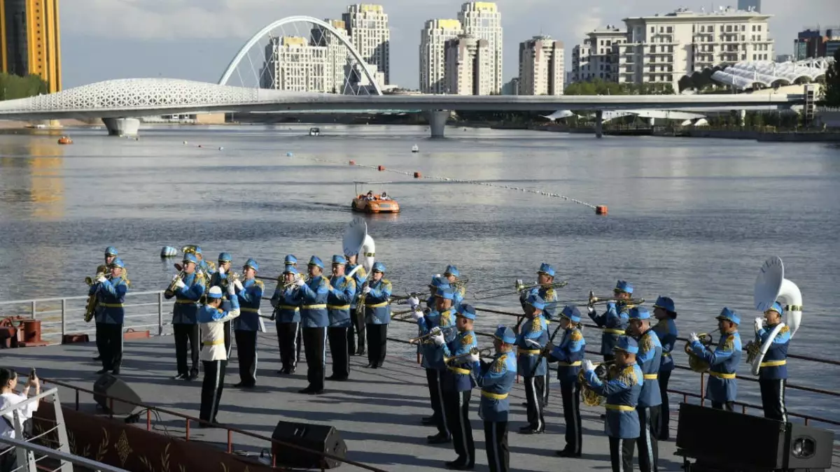 Военно-патриотический концерт прошел на набережной реки Есиль