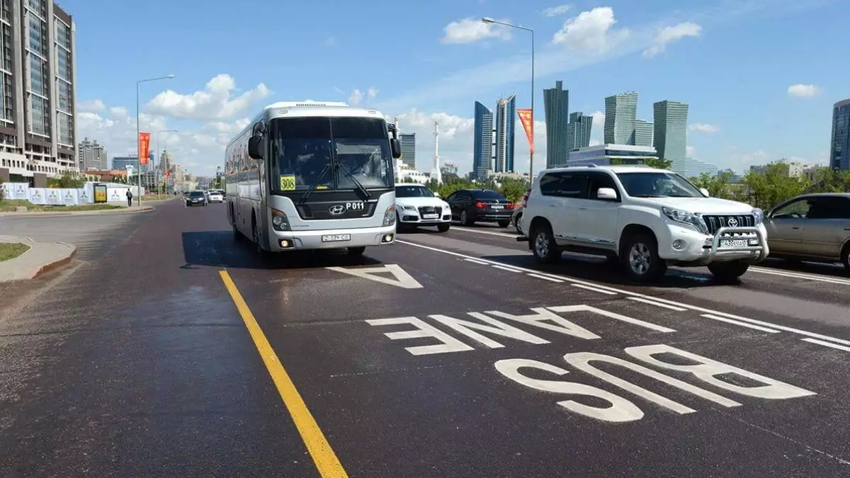 Астанада жүргізушілерге Bus lane жолағымен жүруге рұқсат етілді