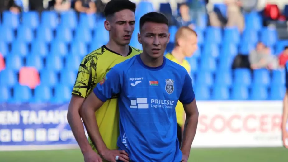 Казахстанский футболист продлил контракт с зарубежным клубом