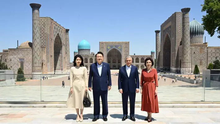 Президенты Узбекистана и Кореи прибыли в Самарканд