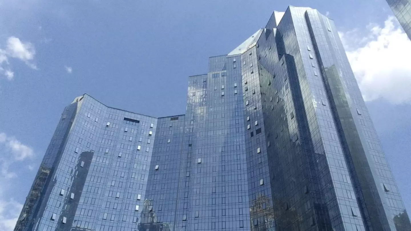Скандалы и интриги в «Нурлы Тау»: битва за власть в центре Алматы