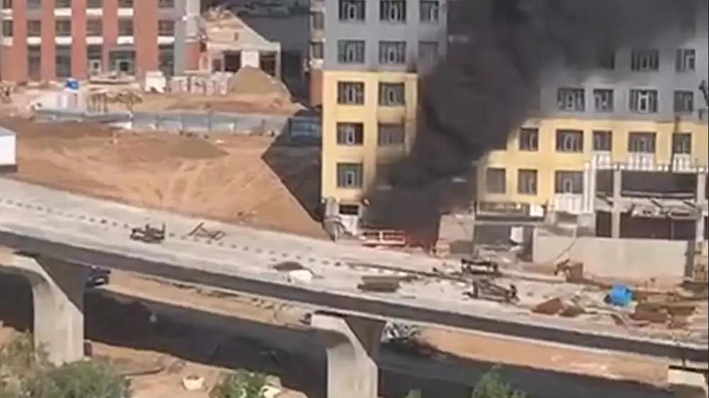 Пожар в строящейся школе в Астане сняли на видео