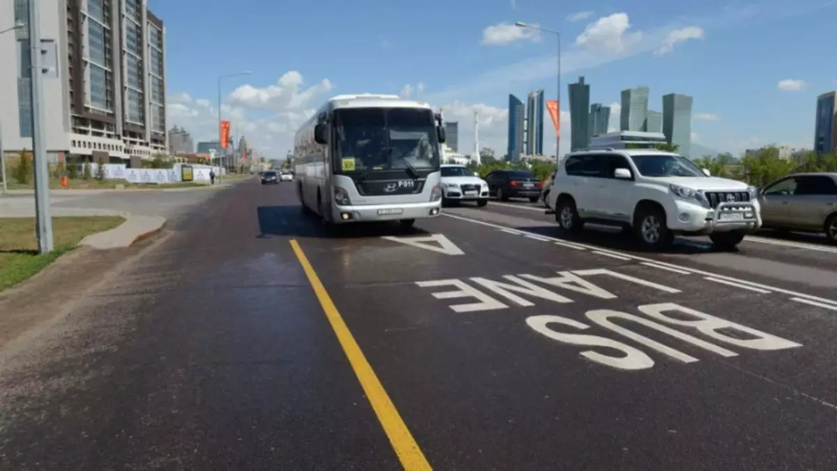 Астанада жүргізушілерге автобус жолақшаларымен жүруге рұқсат етілді