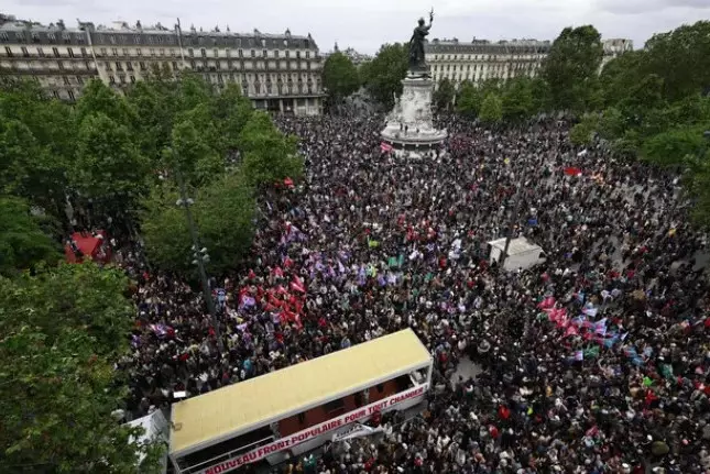Сотни тысяч французов вышли на акции протеста