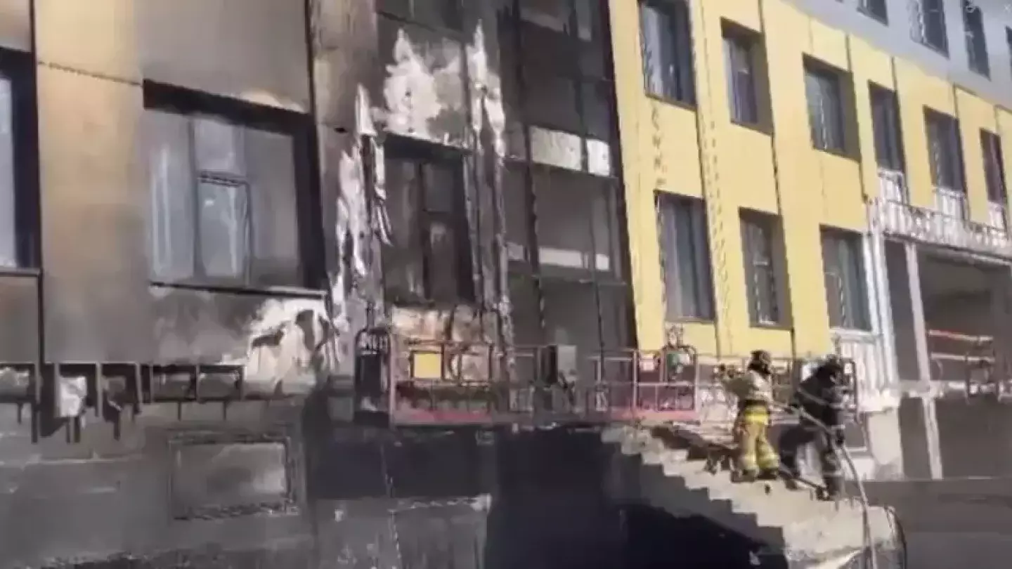 Здание строящейся школы загорелось в Астане