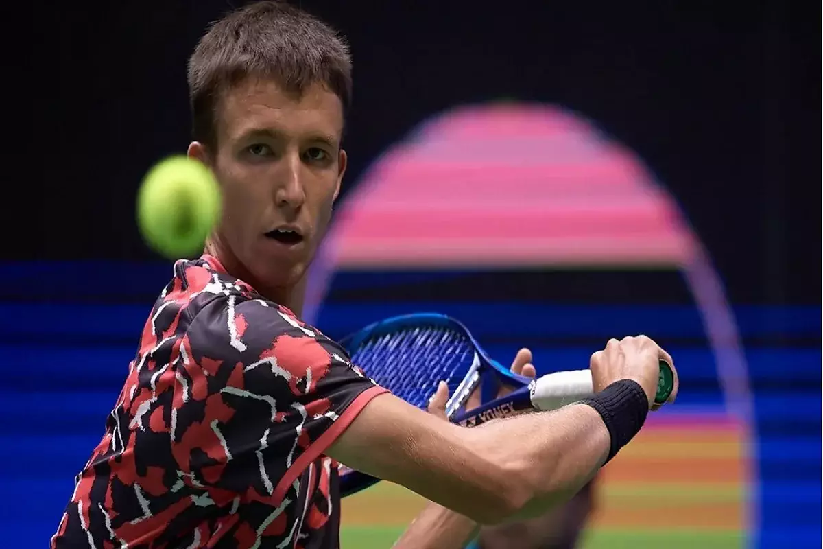 Казахстанский теннисист стал чемпионом турнира в Тунисе