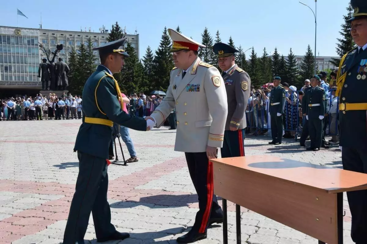 В Петропавловске состоялся 24-й выпуск молодых офицеров академии Нацгвардии