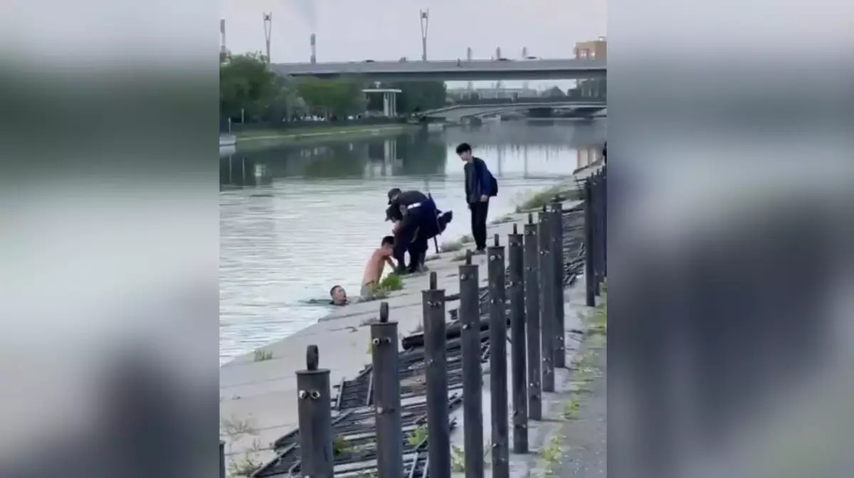 Подростка спасли из реки в Астане. ВИДЕО