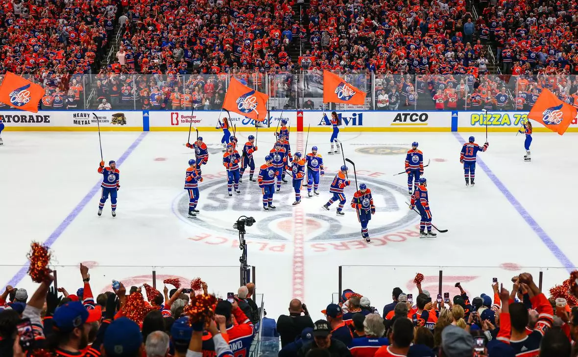 Клуб с тремя россиянами проиграл в финале НХЛ с разницей в семь шайб
