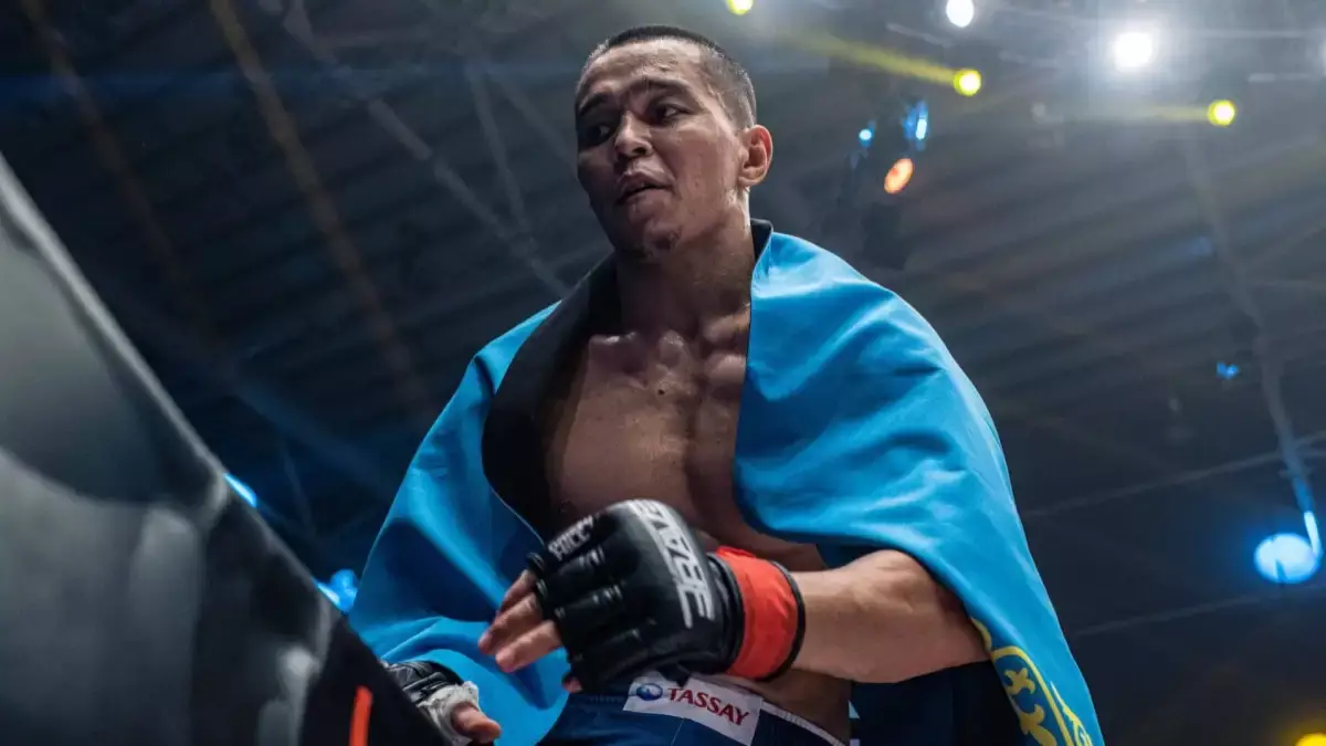 Казахстанский боец одержал историческую победу в UFC