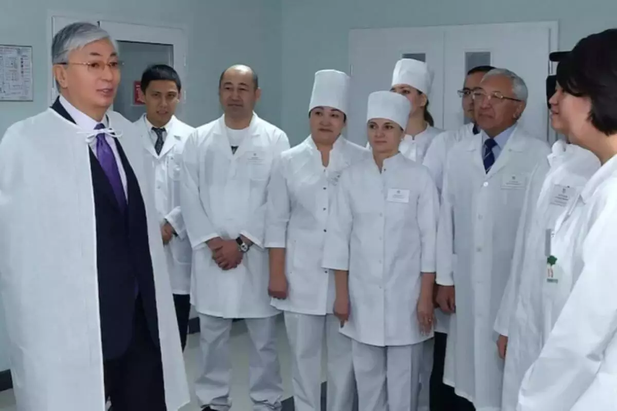 Президент Казахстана поздравил работников медицины с профессиональным праздником