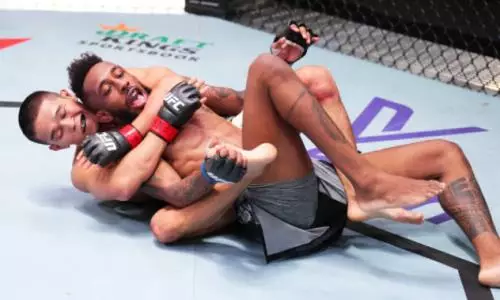 Казахстанец впечатлил комментатора победой и вызовом бойца из топ-5 UFC