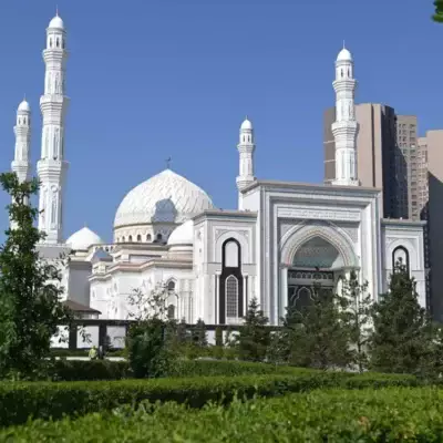Президент посетил мечеть Хазрет Султан в Астане