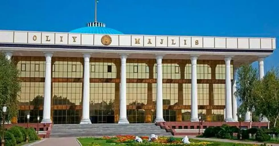 Узбекские депутаты предложили запретить въезд иностранцам, оскорбившим народ Узбекистана