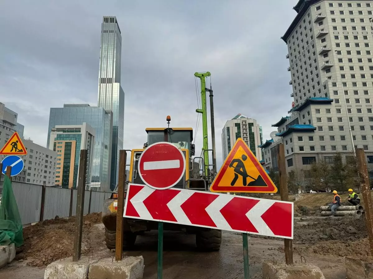Астанада Мәңгілік ел даңғылы жарты айға жабылды