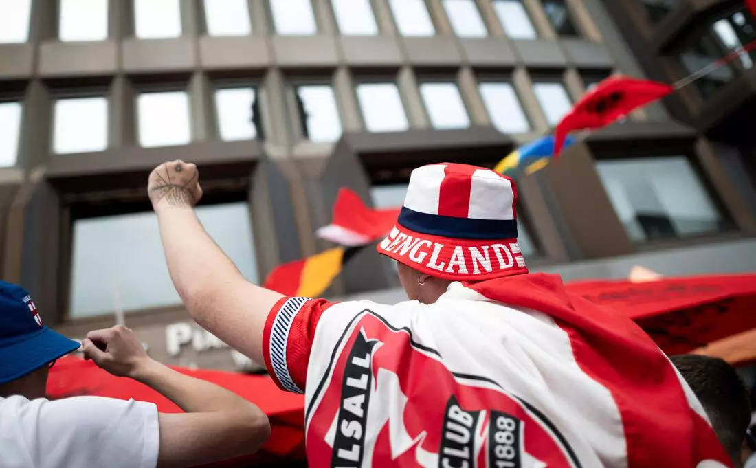 Болельщики сборных Англии и Сербии подрались перед матчем Евро