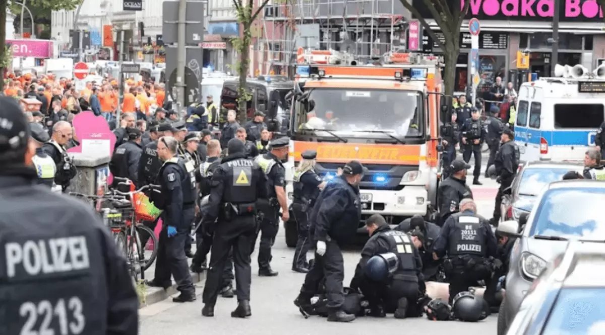 Еуро-2024: Гамбургте жанкүйер полицияға шабуыл жасады