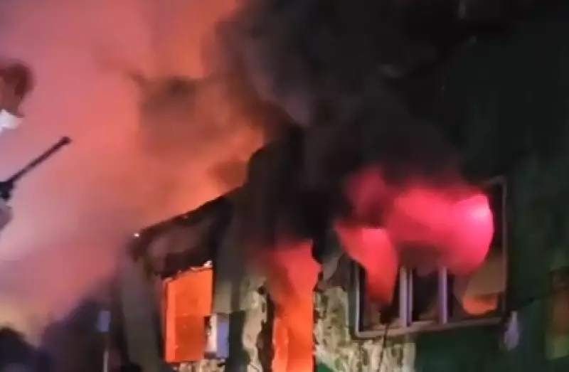 Есть пострадавший: в Астане загорелось общежитие