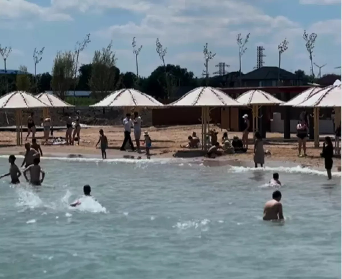 Воркаут, настольный теннис, детский бассейн: Новый городской пляж открыли в Конаеве