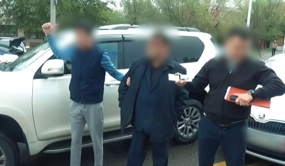 Экс-директор «Астана-Зеленстрой» пытался дать взятку полицейским начальникам (ВИДЕО)