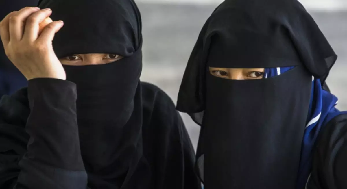 «Хиджабқа тыйым салынса, тақияға да салынуы керек»: Желі қолданушысы депутаттың ұсынысына қарсы шықты