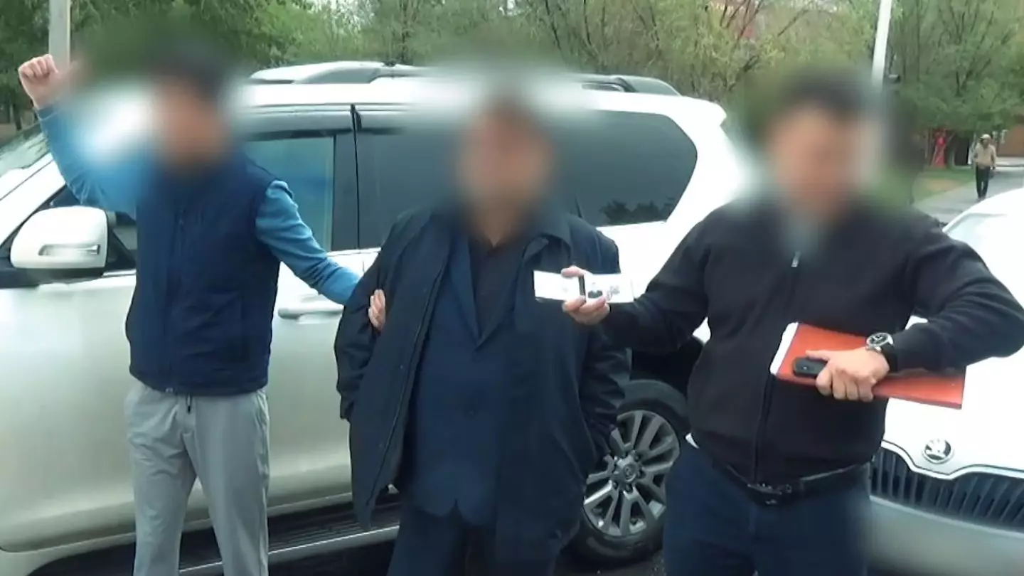 15 миллионов в бумажном пакете: кадры задержания экс-гендиректора «Астана-Зеленстроя»