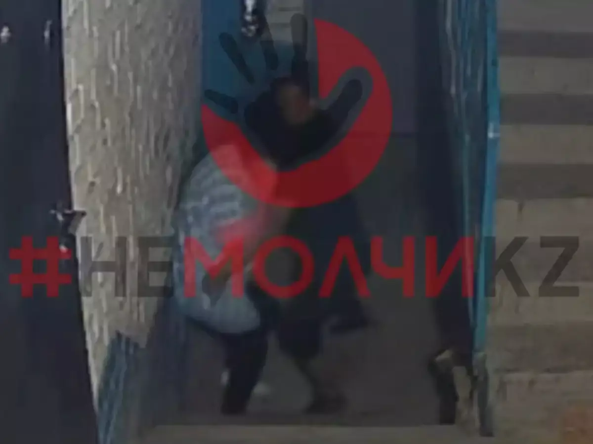 В Атырау мужчина напал на женщину с ножом