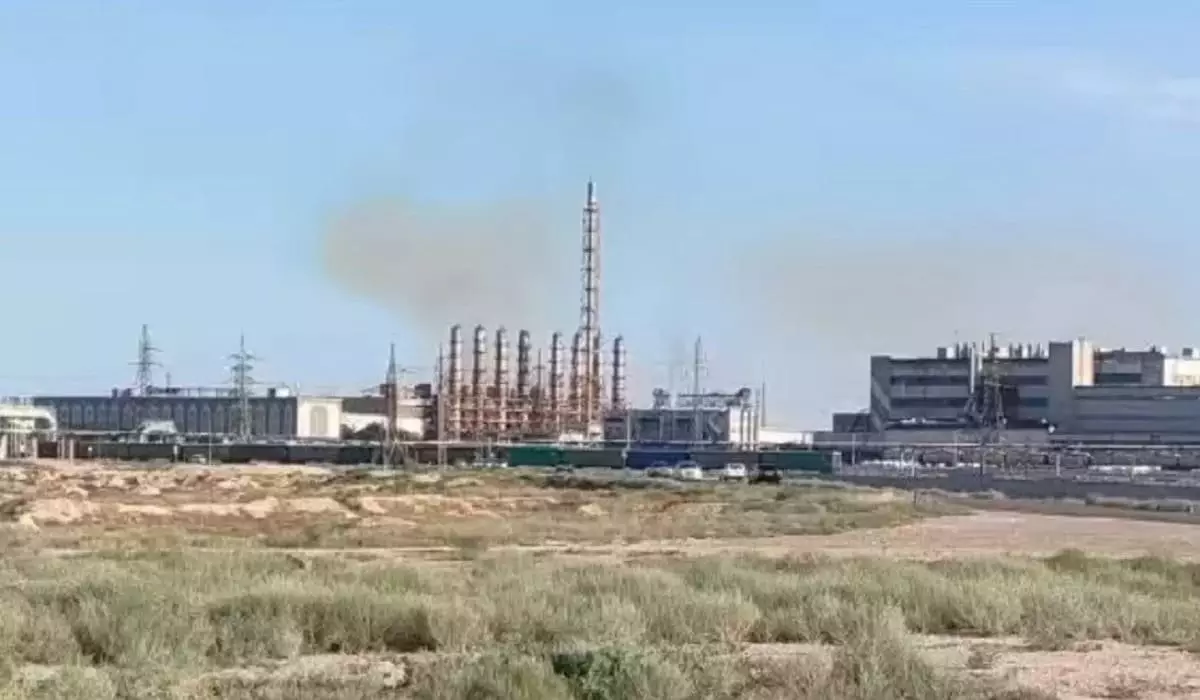 Едкий желтый дым сняли на видео над Актау