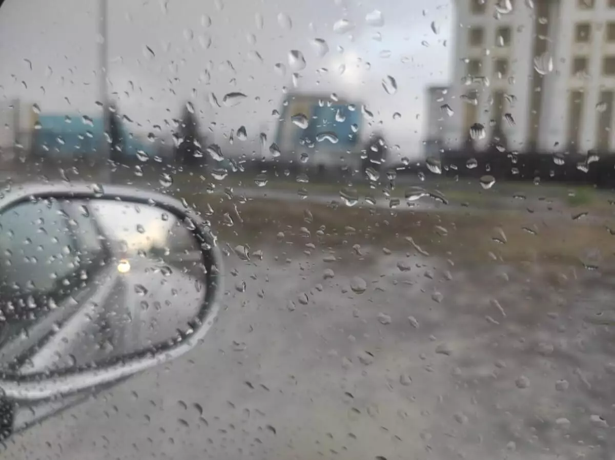 Сильные дожди и град придут в Казахстан