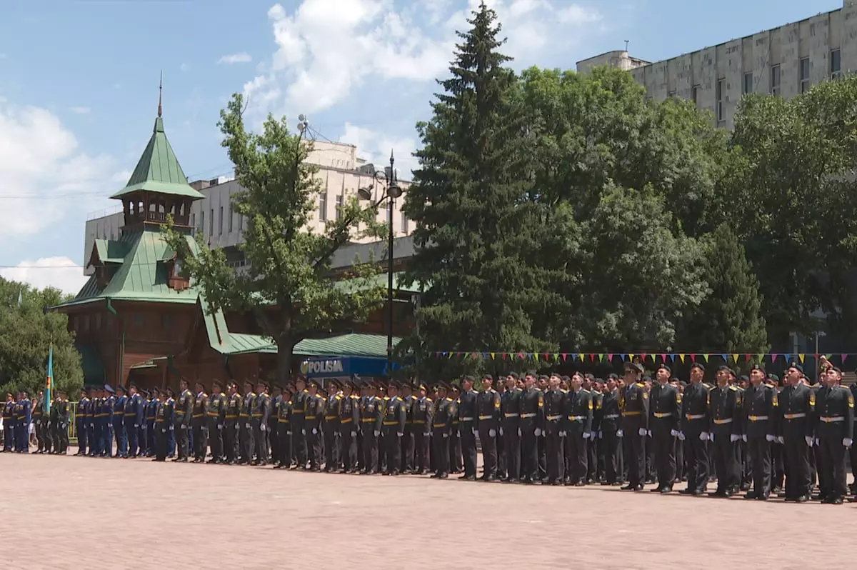 Из курсантов в лейтенанты: состоялся 23-й выпуск молодых офицеров военного института в Алматы