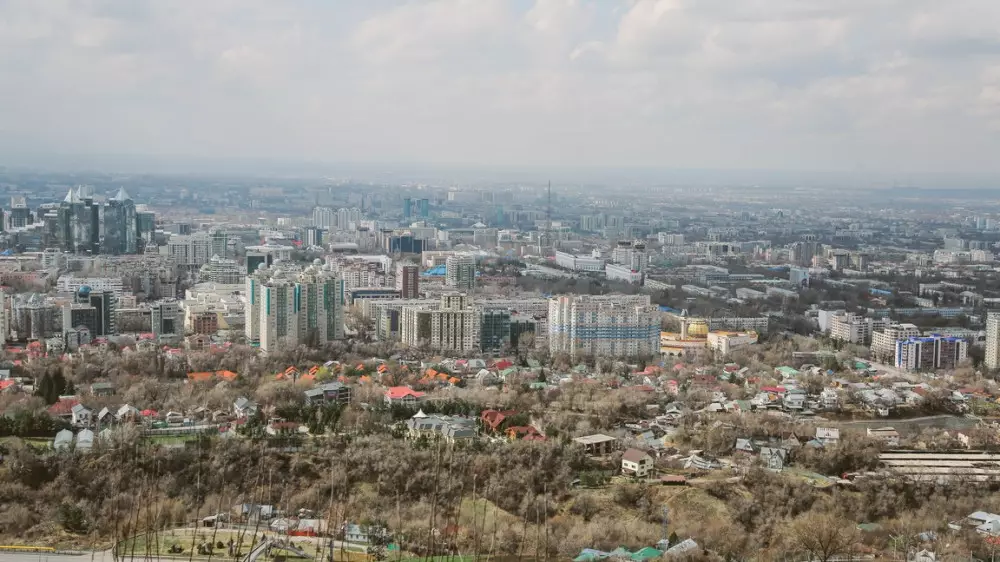 Неблагоприятные погодные условия в Алматы и других городах Казахстана