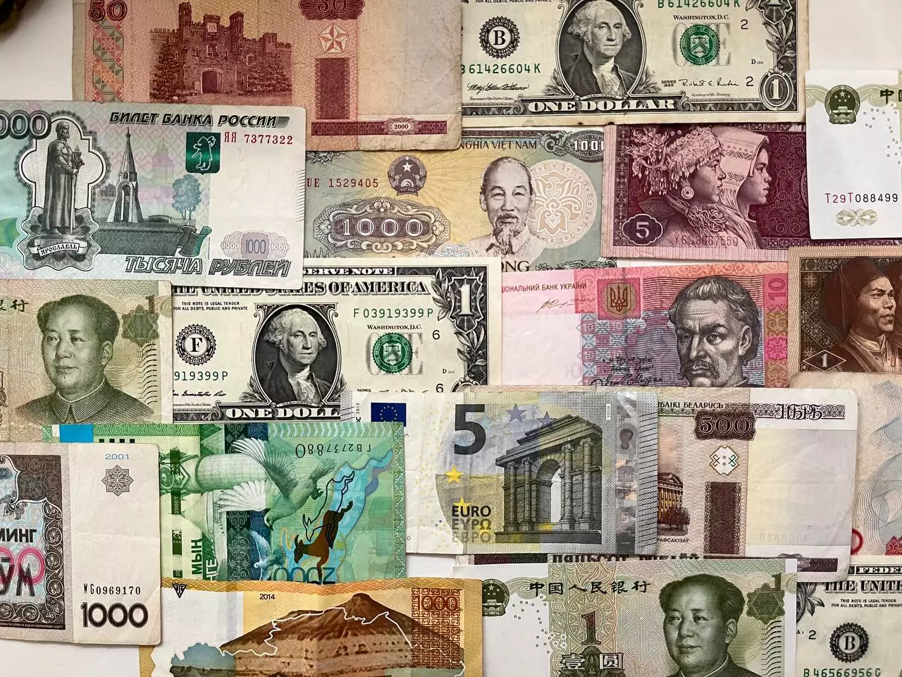 Случаи сбыта фальшивой иностранной валюты участились в Казахстане