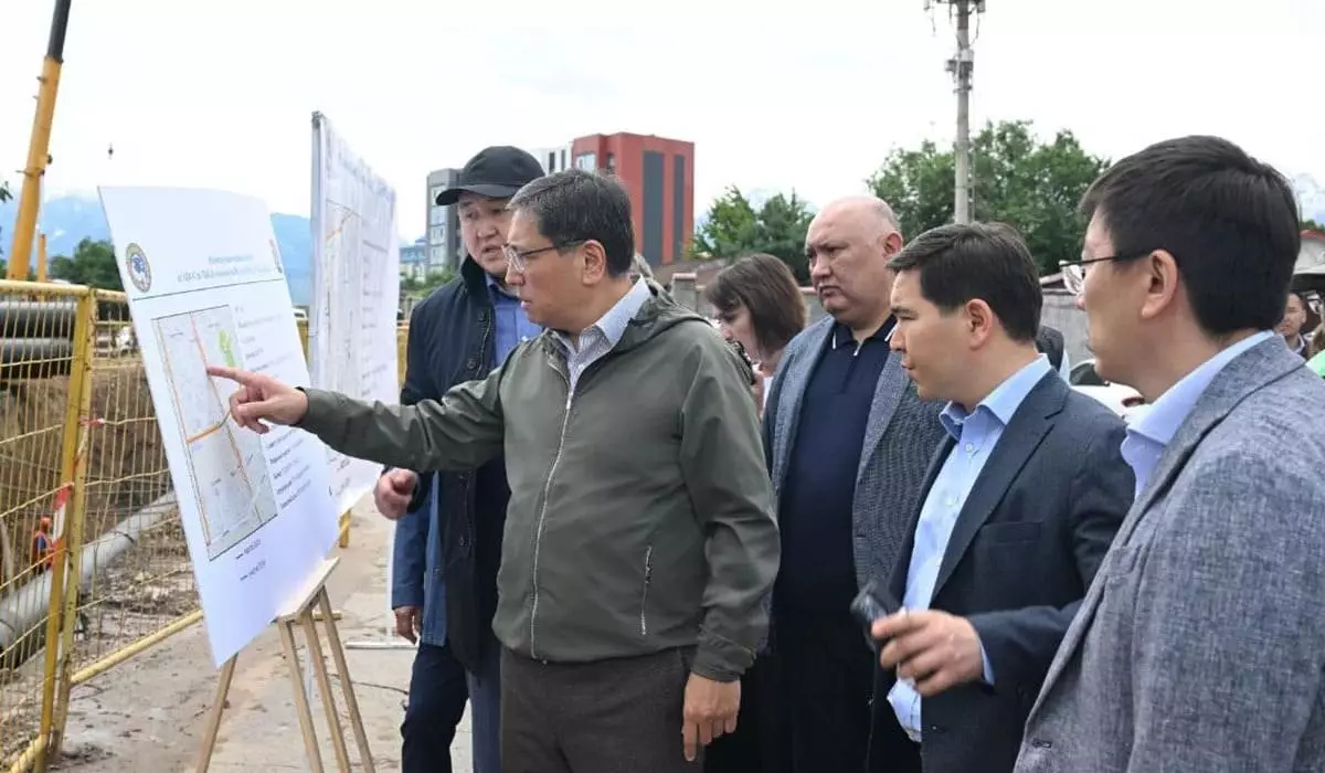 Ерболат Досаев ознакомился с ходом масштабной реконструкции тепломагистрали в Алматы
