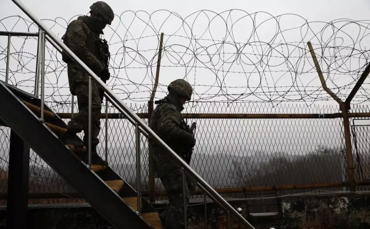 Южнокорейские военные вновь открыли стрельбу на границе с КНДР
