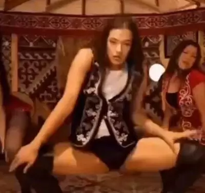 Трансвестит в юрте: провакационный эротический клип сняли в Казахстане