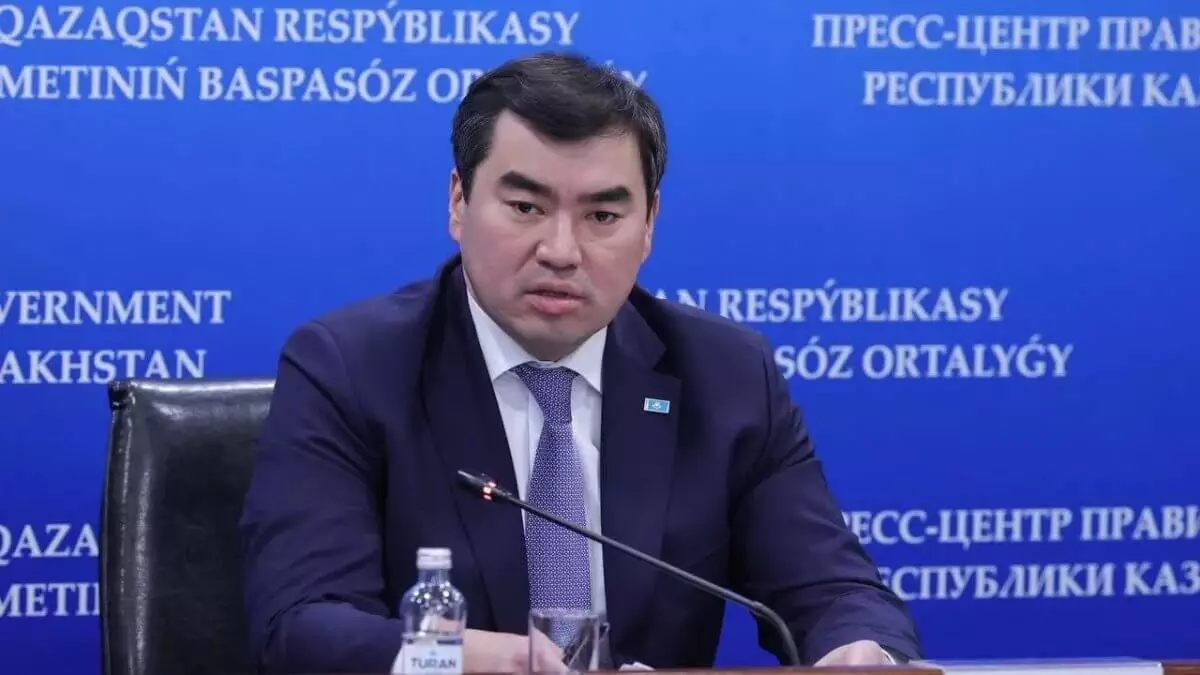 Министр Әрінов ТЖМ қызметкерлерінің жалақысынан хабарсыз ба