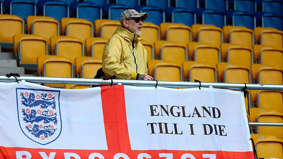 Фанат сборной Англии уснул во время матча Евро-2024 и остался на стадионе до утра