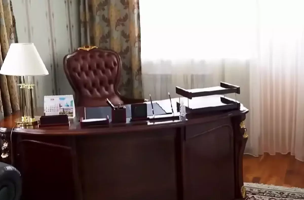 В резиденции Ахметова насчитали мебель почти на 27 млн тенге - Сеть