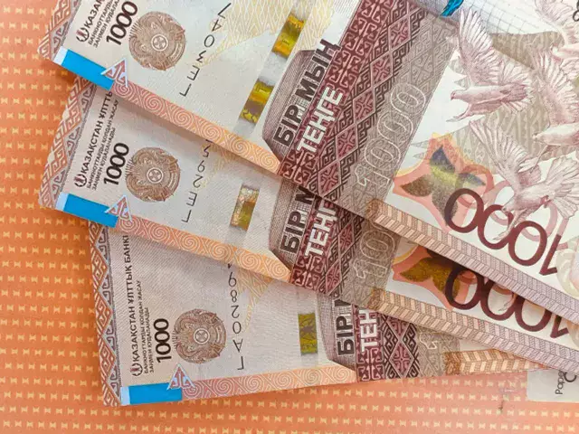 В рейтинге стран по уровню заработной платы Казахстан занял 80-е место из 196