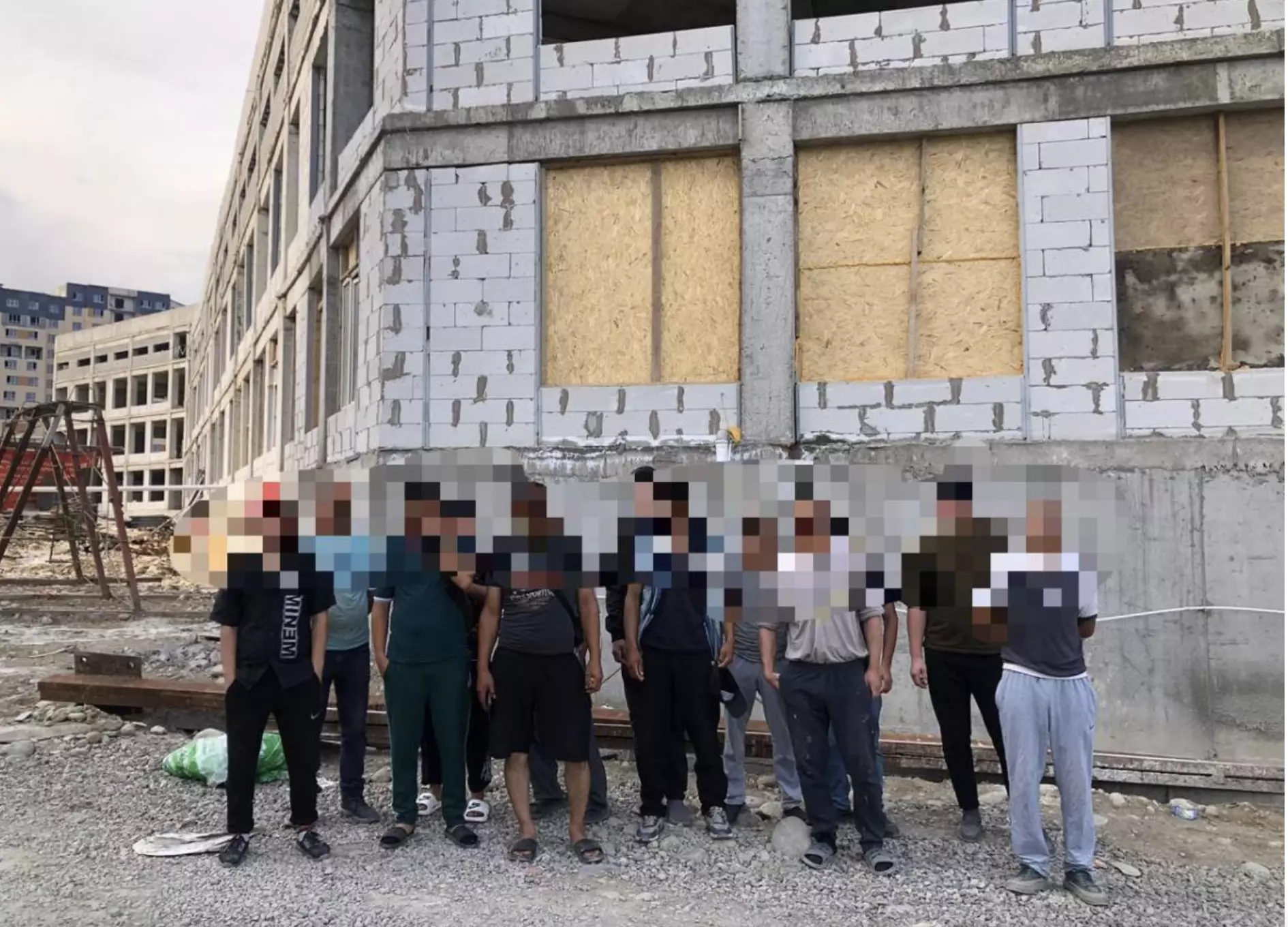 Порядка 40 иностранцев без документов задержали в Алматы