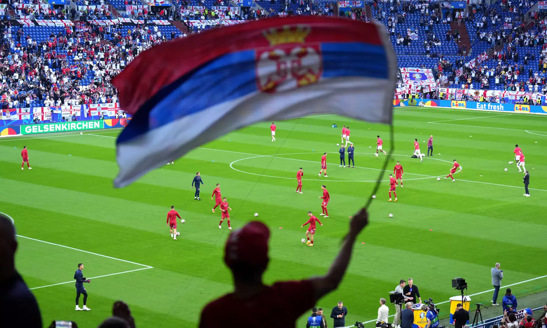 УЕФА расследует предполагаемые расистские выкрики фанатов Сербии