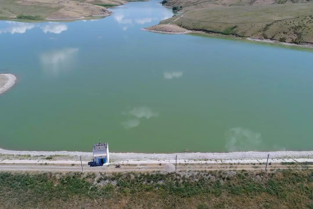 Кыргызстан направит в Казахстан миллионы кубометров поливной воды